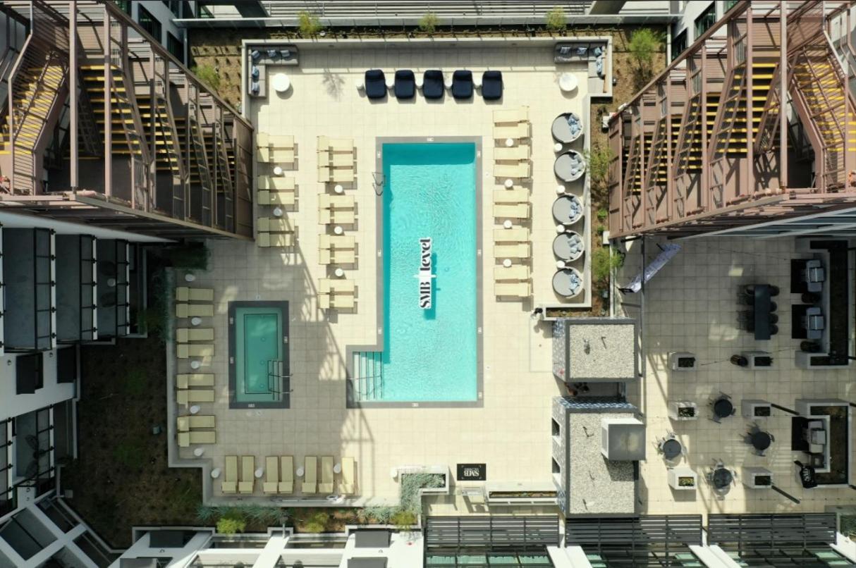 Level Hollywood — Photos 1